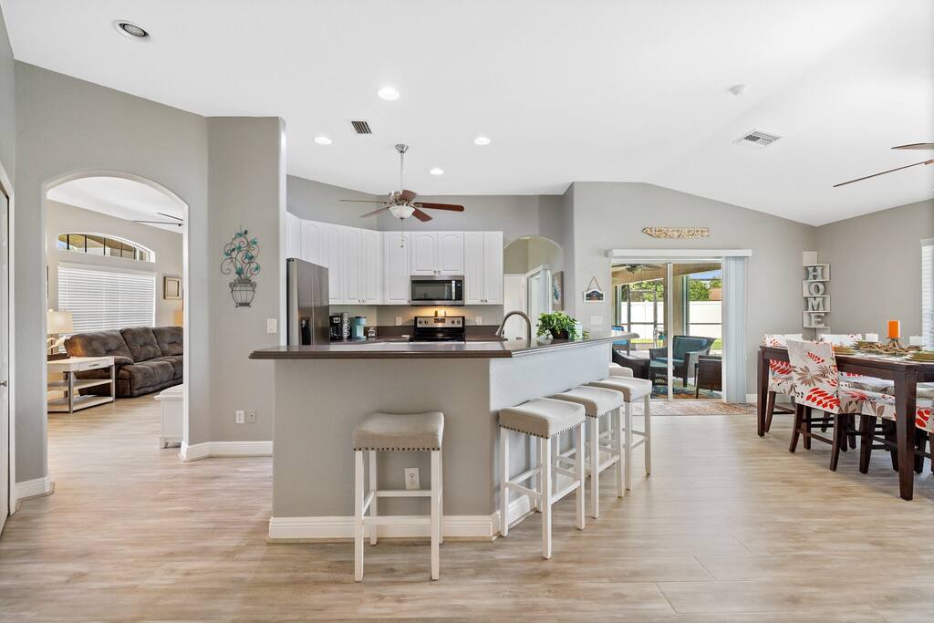 Kitchen and dining area - Silver Palms, Cape Coral - Cape Coral