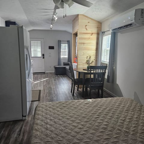 Be Our Guest_Grill_Laundry_Deck_Trailer Parking image 4
