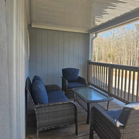 Be Our Guest_Grill_Laundry_Deck_Trailer Parking image 3