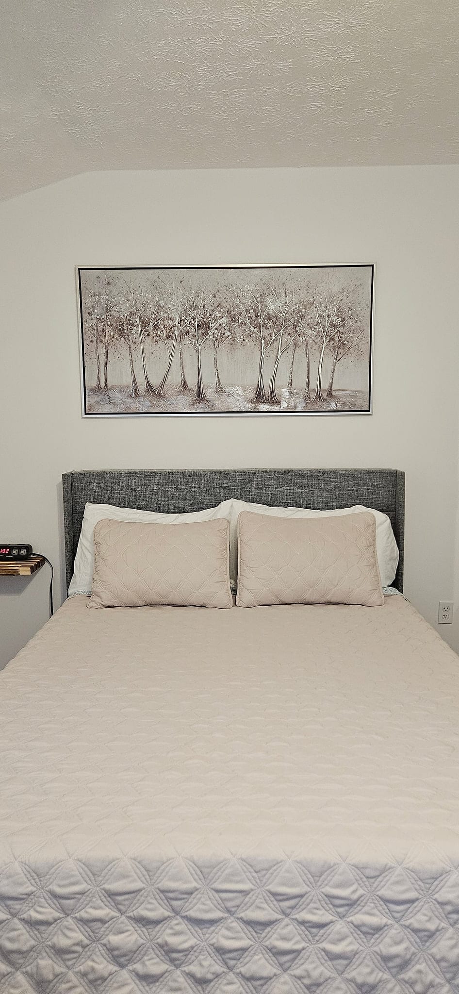 Queen bed with new Zinus Green Tea Pressure Relieving mattress. Mattress and pillow protectors washed and used for each stay.