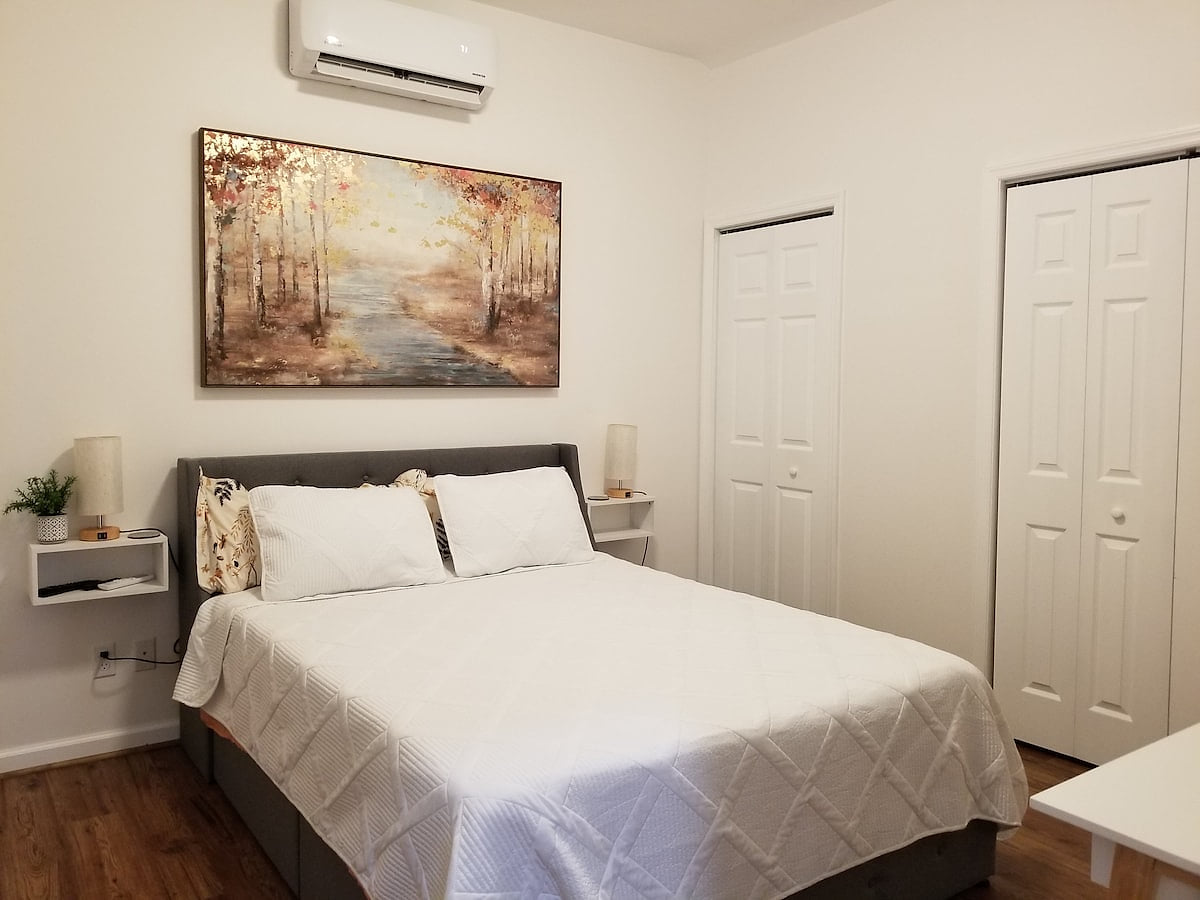 Queen bed with Zinus Green Tea Pressure Relieving mattress, 6 drawer dresser, two nightstands w/drawer, touch lamps with USB charging port, full length mirror, TV, closet with shelves, and overhead AC/Heat mini-split unit. 1bd/1bt-Sleeps 4/Near Benning, Uchee, Columbus