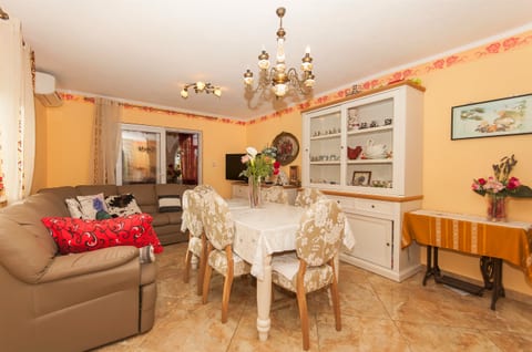 Apartments Ljiljana - Unit 1038-61