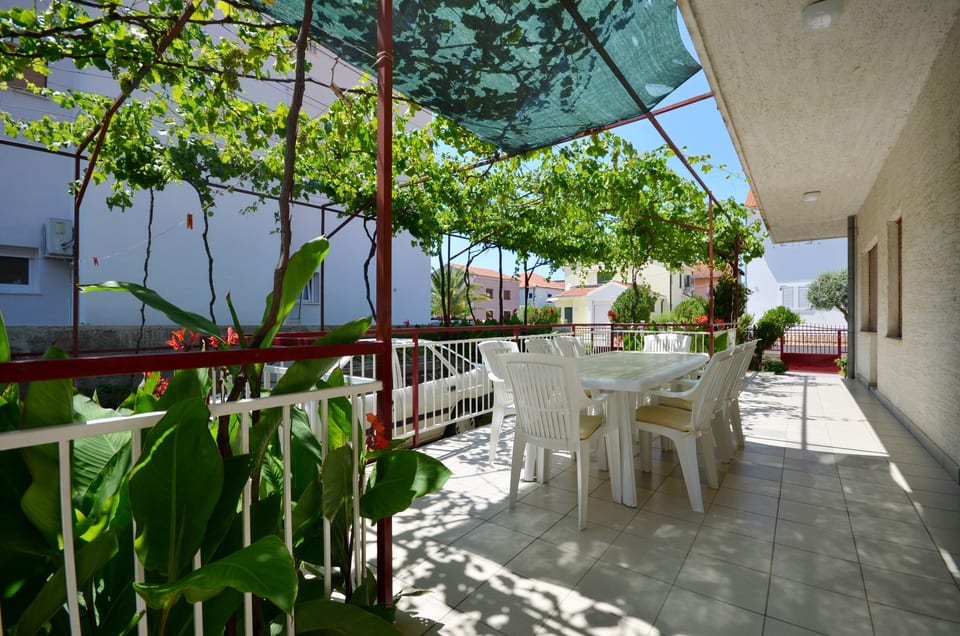Apartments Branko - Unit 1075-61 - Croatia
