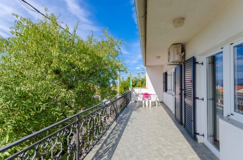 Apartment Josip - Unit 46074-61
