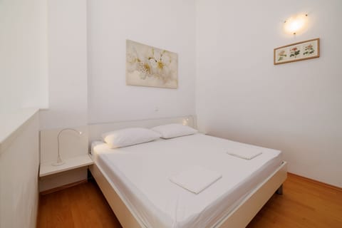 Apartments Biserka - Unit 46096-61