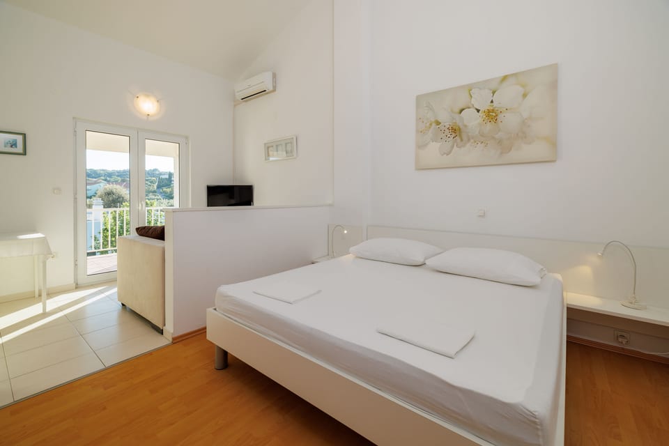 Apartments Biserka - Unit 46096-61