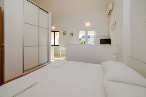 Apartments Biserka - Unit 46096-61