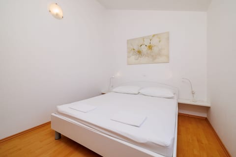 Apartments Biserka - Unit 46097-61