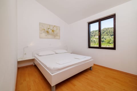 Apartments Biserka - Unit 46097-61