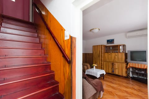 House Laura - Unit 46144-61