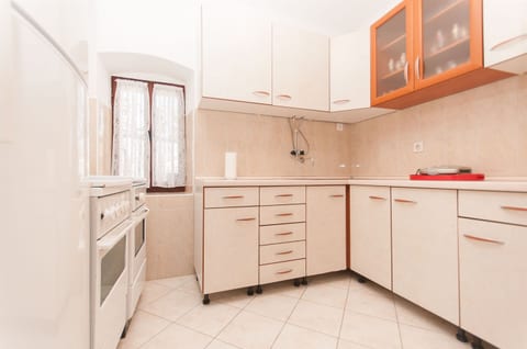 House Anton - Unit 46270-61