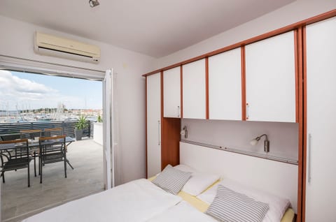 Apartments and Rooms Mare - Unit 46654-61