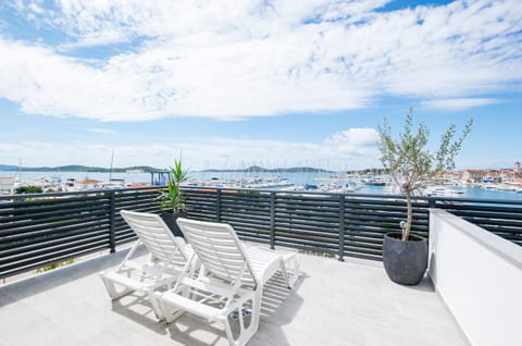 Apartments and Rooms Mare - Unit 46655-61