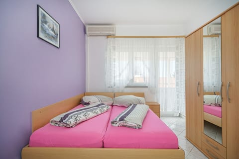 Apartments Milka - Unit 46677-61