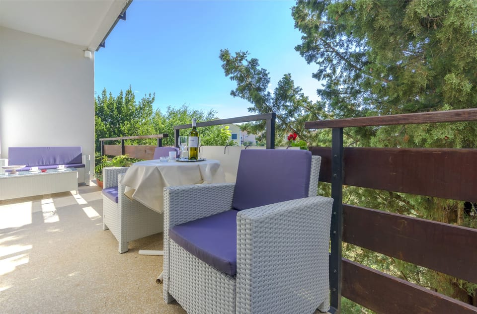 Apartment Jerka - Unit 46696-61