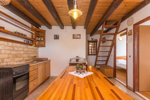 House Jure - Unit 46968-61