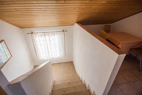House Otusi - Unit 46996-61