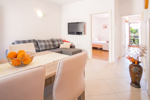 Apartments Skomeršić - Unit 47082-61