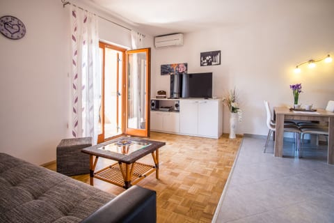 Apartments Skomeršić - Unit 47084-61