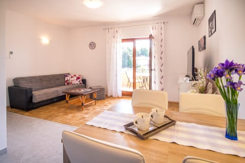 Apartments Skomeršić - Unit 47084-61