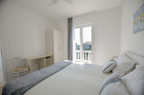 Apartments and Rooms On the Beach - Unit 211739-16