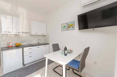 Apartments and Rooms On the Beach - Unit 211739-16