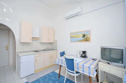 Apartments and Rooms On the Beach - Unit 211772-16