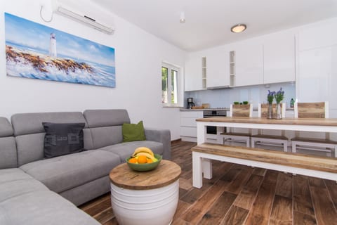 Apartments Lumini - Unit 47560-61