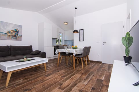 Apartments Lumini - Unit 47561-61
