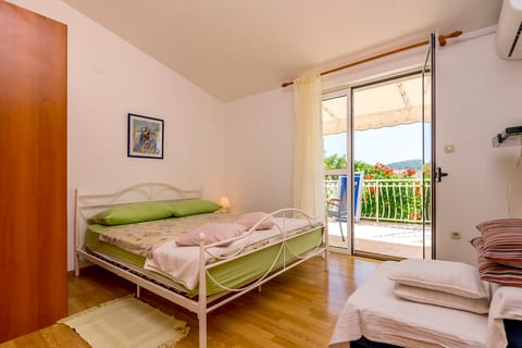 Apartments Berislav - Unit 48025-61