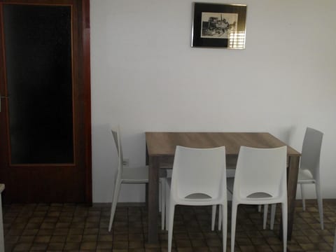 Apartments Milo - Unit 48068-61