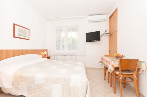 Apartments Mate - Unit 48128-61