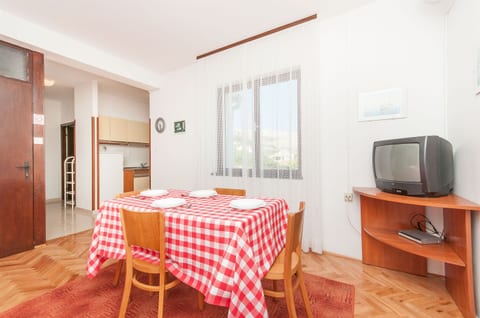 Apartments Mate - Unit 48129-61