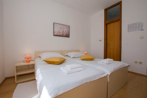 Apartments Verica - Unit 48280-61