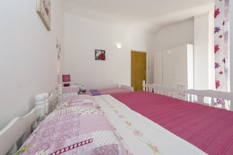 Apartments and Rooms Dragica - Unit 48559-61