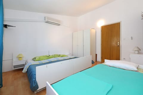 Apartments and Rooms Dragica - Unit 48562-61