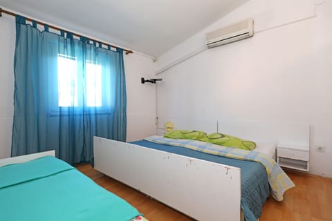 Apartments and Rooms Dragica - Unit 48562-61