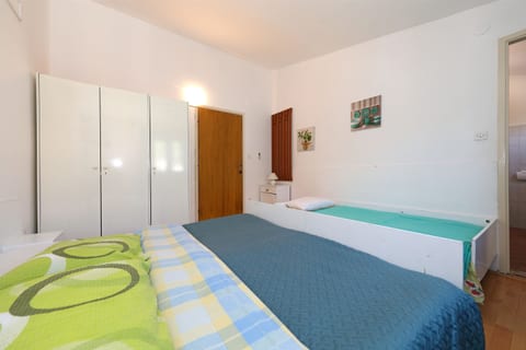 Apartments and Rooms Dragica - Unit 48562-61