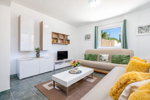 Apartments Maja - Unit 48740-61