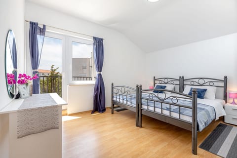 Apartments Maja - Unit 48741-61
