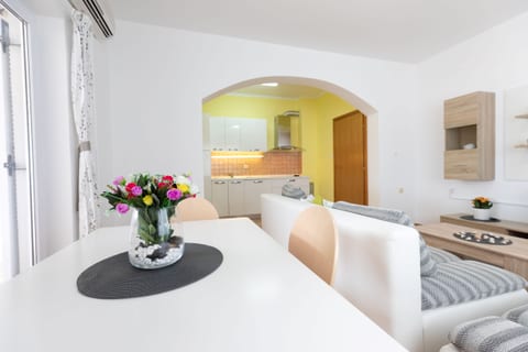 Apartments Maja - Unit 48742-61