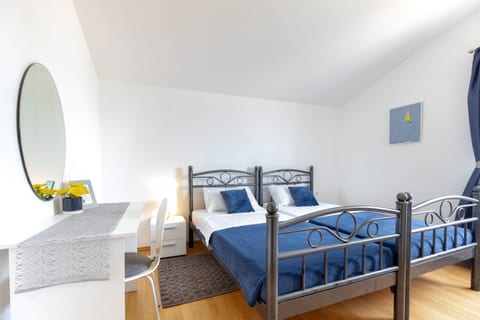 Apartments Maja - Unit 48742-61