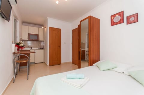 Apartments Ena - Unit 48748-61