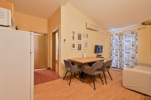 Apartments Mirko - Unit 48811-61