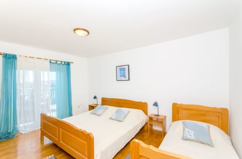 Apartments Bee Maja - Unit 48890-61