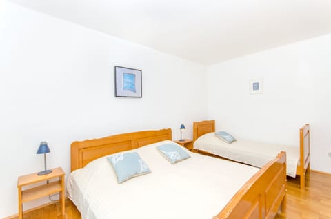 Apartments Bee Maja - Unit 48890-61