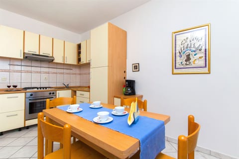 Apartment Renata - Unit 49244-61