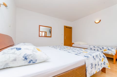 Apartments Milivoj - Unit 49246-61