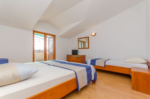 Apartments Milivoj - Unit 49249-61