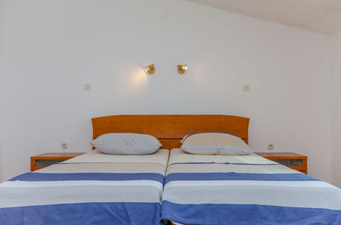 Apartments Milivoj - Unit 49249-61